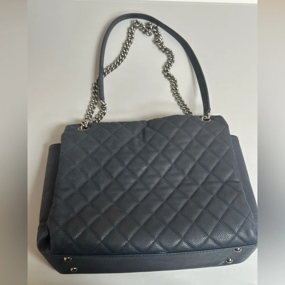 ❌SOLD❌ Chanel Quilted Bag Navy Blue - Picture 5 of 16